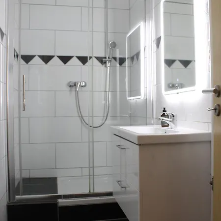 Mit 8 Betten Balkon, Waschmaschine Im Stadtzentrum *